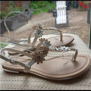 Primark Wide Fit Floral Beige Sandals